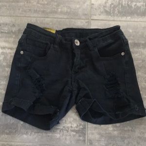 Pre ripped black shorts